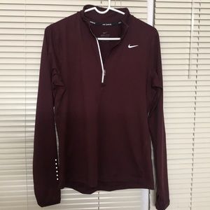 NIKE- LONG SLEEVE MEDIUM SIZE HALF ZIP TOP